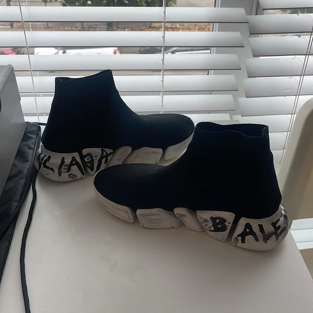 In between jobs so sadly, I’m selling my beloved speed runners. - Picture 5 of 8